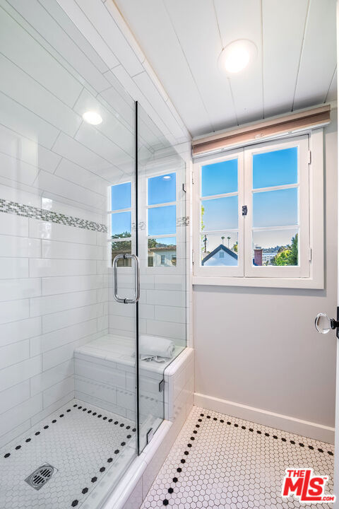 10445 Valley Spring Lane, Toluca Lake CA: https://media.crmls.org/mediaz/ded3963c-4308-40c6-931a-656d1ff4e330.jpg