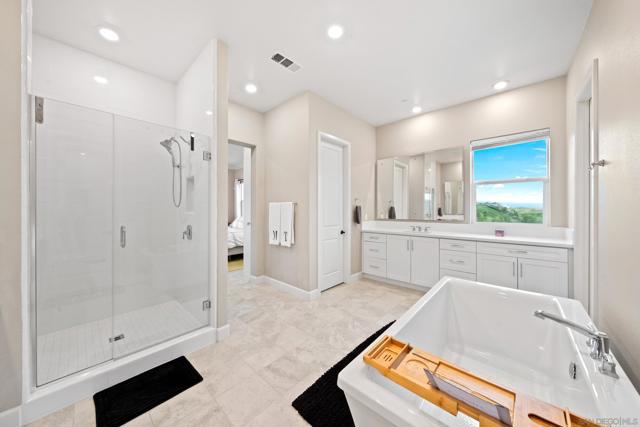 21992 Wilgen Rd, Escondido CA: https://media.crmls.org/mediaz/ded3c93c-f74e-4e25-b345-f5e77bbcec02.jpg