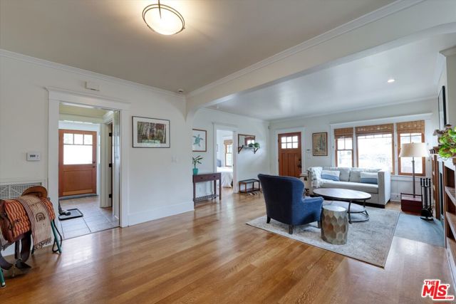 933 W Venezia Avenue, Venice CA: https://media.crmls.org/mediaz/ded47fde-96a3-44f5-94cb-52ba2a60604b.jpg