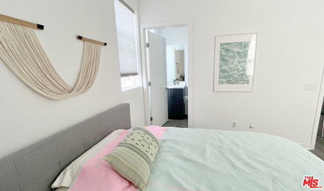 2927 1/2 Denby Avenue, Los Angeles CA: https://media.crmls.org/mediaz/ded48b03-b502-4176-a70d-cf8d29d5dd5b.jpg