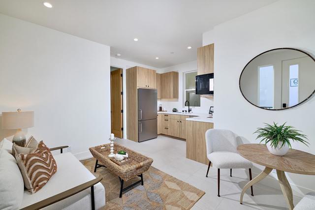 Detail Gallery Image 22 of 30 For 3901 Haines, San Diego,  CA 92109 - 5 Beds | 5 Baths