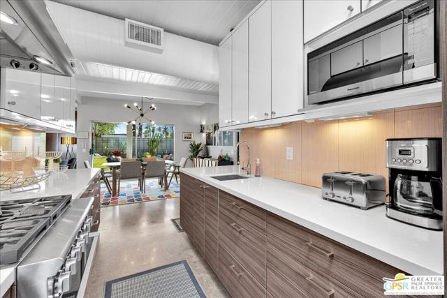 657 N Juanita Drive, Palm Springs, CA 92262