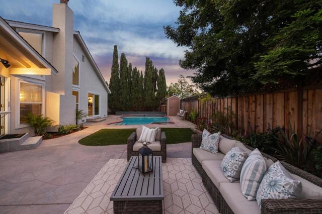561 Anchor Circle, Redwood City CA: https://media.crmls.org/mediaz/ded646f5-e0e6-4067-b345-9e5095d3a7ef.jpg