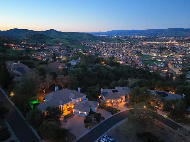 8451 Goldenrod Circle, Gilroy CA: https://media.crmls.org/mediaz/ded68ec6-37ce-4972-be28-b6c58dc68040.jpg