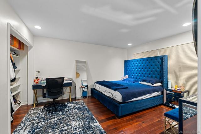 9351 La Jolla Farms Rd, San Diego CA: https://media.crmls.org/mediaz/ded6b1fd-e1a4-4a0b-8c67-f60d328ec393.jpg