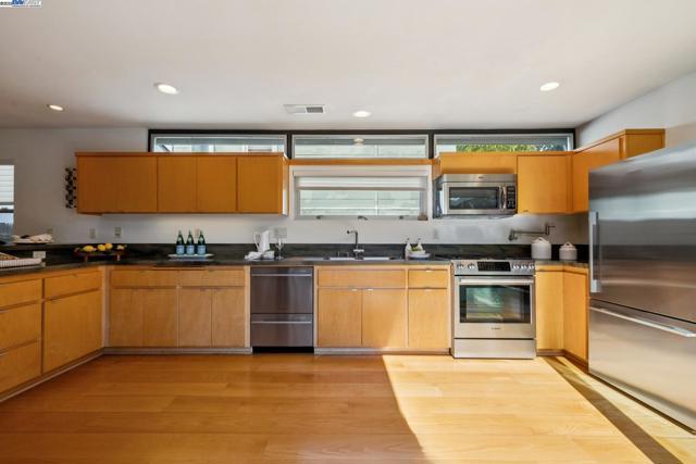 Image 16 of 60 For 2775 Hansen Rd