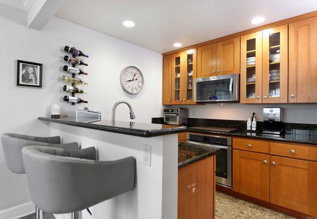 Detail Gallery Image 1 of 1 For 8503 Villa La Jolla Dr #B,  La Jolla,  CA 92037 - 2 Beds | 2 Baths
