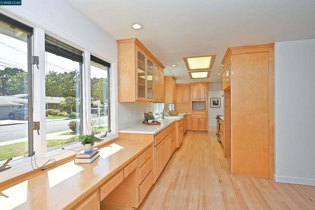 Image 18 of 48 For 342 Fenway Dr