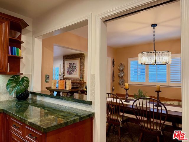 13957 Chandler Boulevard, Sherman Oaks CA: https://media.crmls.org/mediaz/ded778bf-4ab9-426b-8b17-24bd0c1d0082.jpg