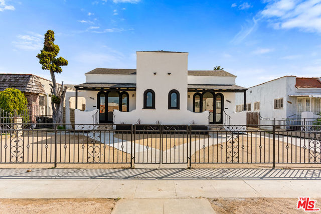 2832 12th Avenue, Los Angeles CA: https://media.crmls.org/mediaz/ded78146-b7d9-4081-838b-b5b9f8476142.jpg