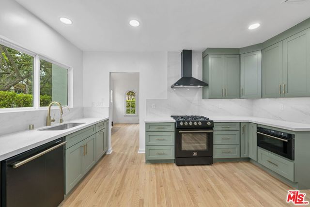 951 N Martel Avenue, Los Angeles CA: https://media.crmls.org/mediaz/ded799b5-d36c-4741-a05a-b9cf3faa0838.jpg