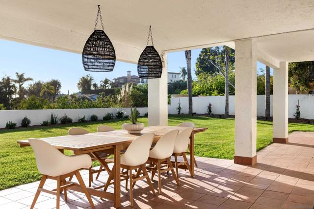 2524 Luciernaga St, Carlsbad CA: https://media.crmls.org/mediaz/ded7f3c2-a28a-40e8-bcce-fec398dcf64b.jpg