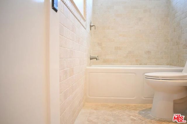 1119 22nd Street, Santa Monica CA: https://media.crmls.org/mediaz/ded82470-ad69-49bd-84bf-9029cd8fd647.jpg