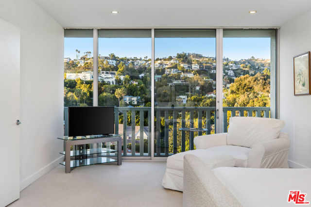 Image 8 of 22 For 9255 Doheny Road 1101