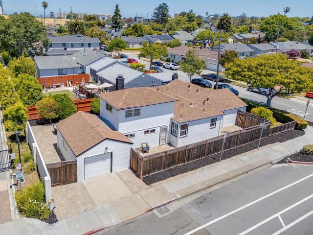 1032 Toyon Drive, Burlingame CA: https://media.crmls.org/mediaz/deda5dd2-04a9-4e9d-bf62-56438896adee.jpg