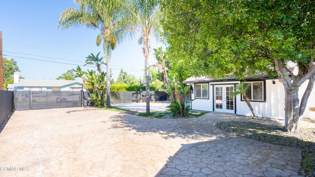 5726 Donna Avenue, Tarzana CA: https://media.crmls.org/mediaz/deda619b-f1ae-47bc-8d18-81dccc1a7698.jpg