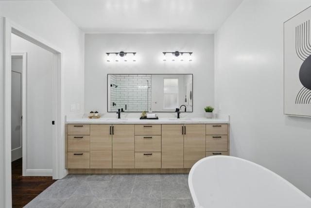 6868 Moore Drive, Oakland CA: https://media.crmls.org/mediaz/deda8aa3-2630-413b-b339-87f25c7a66b4.jpg