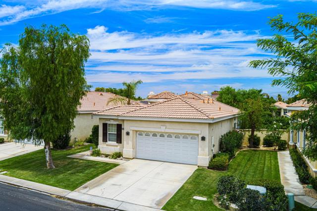82620 Hamilton Court, Indio CA: https://media.crmls.org/mediaz/deda8e24-62da-48f0-a7c8-ad7e78eb9c88.jpg