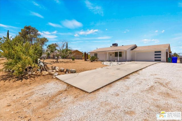 3662 Balsa Avenue, Yucca Valley CA: https://media.crmls.org/mediaz/dedacc7d-6bd3-4ced-a0c6-5dc00534b489.jpg