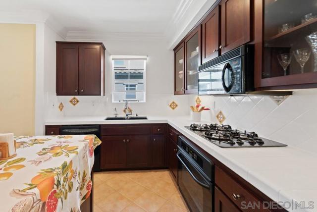 10556 Debreceni Way, San Diego CA: https://media.crmls.org/mediaz/dedadd72-c137-40bc-b8f9-948f7314a7a2.jpg