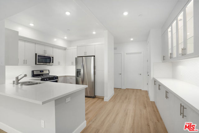 1832 S Barrington Avenue, Los Angeles CA: https://media.crmls.org/mediaz/dedaec67-9c6c-40f1-bf04-40d9648a4815.jpg