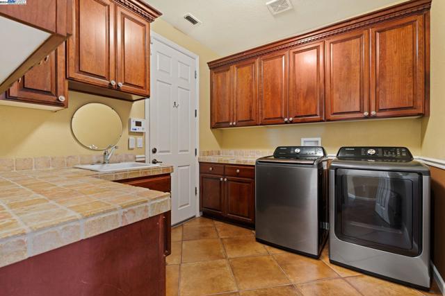 Image 22 of 60 For 1017 Vineyard Dr