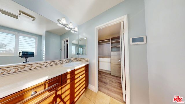 19320 Carranza Lane, Santa Clarita CA: https://media.crmls.org/mediaz/dedbb9a8-8023-46a0-8f4e-4ca7ba592b4c.jpg