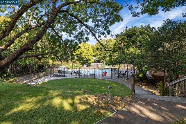 9 Glen Dr, Fairfax CA: https://media.crmls.org/mediaz/dedc02b9-2a4e-4c24-a2e8-4bebeb7cf4fc.jpg