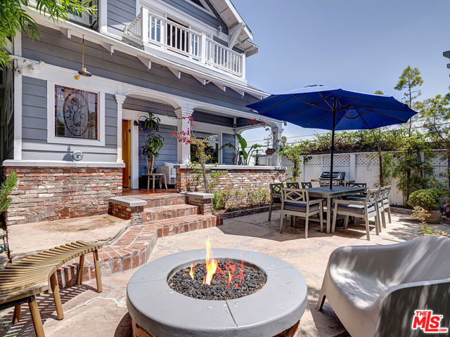 111 Dudley Avenue, Venice CA: https://media.crmls.org/mediaz/dedc2d0e-097e-4662-a333-04c7c0308dd0.jpg