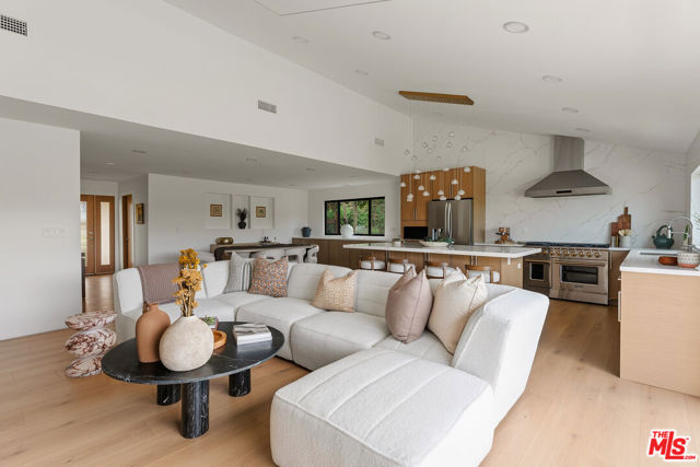 2031 Channelford Road photo 9