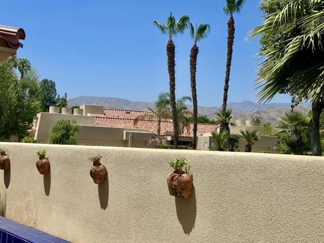 212 S Kavenish Drive, Rancho Mirage CA: https://media.crmls.org/mediaz/dedc86e9-d13d-4a18-ac89-712ebb211caf.jpg
