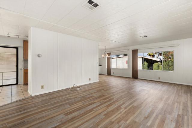 718 Sycamore Avenue, Vista CA: https://media.crmls.org/mediaz/dedce79f-9263-4b48-a168-aa1eda087cb3.jpg