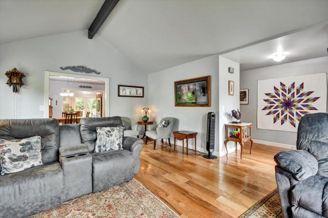 4214 Gull Cove Way, Capitola CA: https://media.crmls.org/mediaz/dedcf7a0-88ba-4447-9295-ce666ea3d9e4.jpg