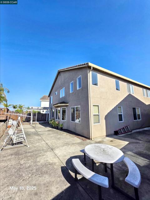 881 Meadow View Dr, Richmond CA: https://media.crmls.org/mediaz/dedd034f-23f3-4c18-a621-710084f5d806.jpg