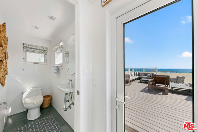 1341 Palisades Beach Road, Santa Monica CA: https://media.crmls.org/mediaz/dede2631-c94f-494a-9a07-cd30c626626c.jpg