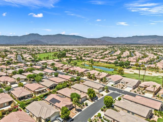 81919 Avenida Dulce, Indio CA: https://media.crmls.org/mediaz/dedea09f-c1fc-45d3-b7b3-b0e166d2784d.jpg