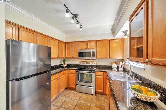 383 Eastridge Dr, San Ramon CA: https://media.crmls.org/mediaz/dedec335-8f15-45f6-a1ed-3f3d353fd21b.jpg