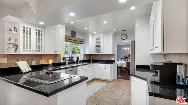 4559 Morella Avenue, Valley Village CA: https://media.crmls.org/mediaz/dedf43b0-3771-4012-a42d-8330f12b6846.jpg