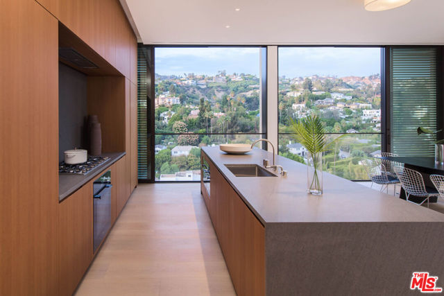 9040 W Sunset Blvd, West Hollywood CA: https://media.crmls.org/mediaz/dedf6dc4-2869-4eed-bb4c-54d0160f5526.jpg