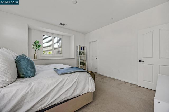 6939 Mariposa Cir, Dublin CA: https://media.crmls.org/mediaz/dee00502-629d-4c27-b9a1-0493d09d3029.jpg