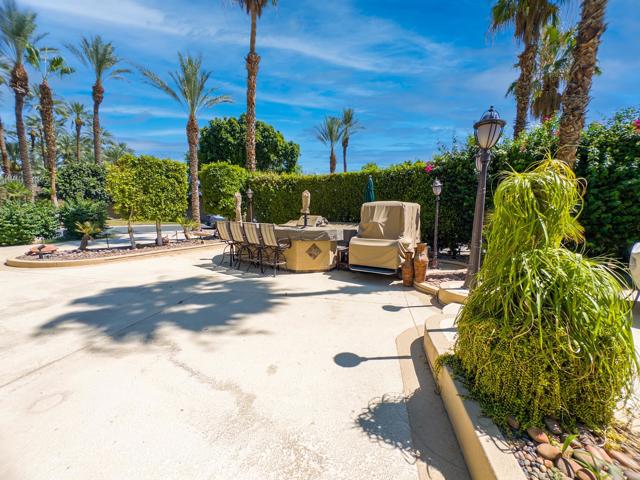 80394 Ave 48, Indio CA: https://media.crmls.org/mediaz/dee01490-3d48-4779-ac43-150409e94a63.jpg