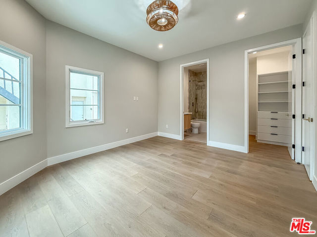 150 N Arnaz Drive, Beverly Hills CA: https://media.crmls.org/mediaz/dee0149d-99d1-4c65-9c6b-31e65e8433c2.jpg