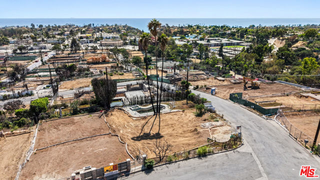 1214 Rimmer Avenue, Pacific Palisades CA: https://media.crmls.org/mediaz/dee03dc9-f04f-498a-a1dd-dd42f8b7b5c2.jpg