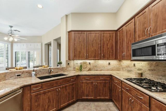 63 San Marino Circle, Rancho Mirage CA: https://media.crmls.org/mediaz/dee06854-48b1-47cc-88fd-5edf14f1b97a.jpg