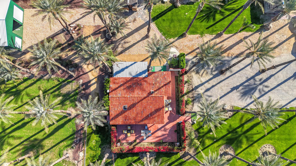 https://media.crmls.org/mediaz/dee07312-ec8b-4c81-aeb2-3628a21fcc40.jpg?preset=X-Large