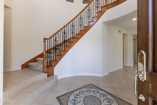 3911 Lilac Canyon Lane, Altadena CA: https://media.crmls.org/mediaz/dee0a007-5931-44f5-81ea-dc3f2ad631c5.jpg