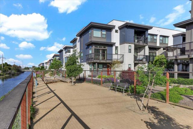 210 Waters Park Circle, San Mateo CA: https://media.crmls.org/mediaz/dee0ccf2-2599-4baf-887b-c5407fd01d0c.jpg