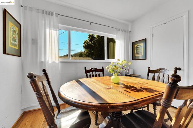 725 Trevethan Ave, Santa Cruz CA: https://media.crmls.org/mediaz/dee12e46-ca29-4ef9-bb50-538271e3a290.jpg