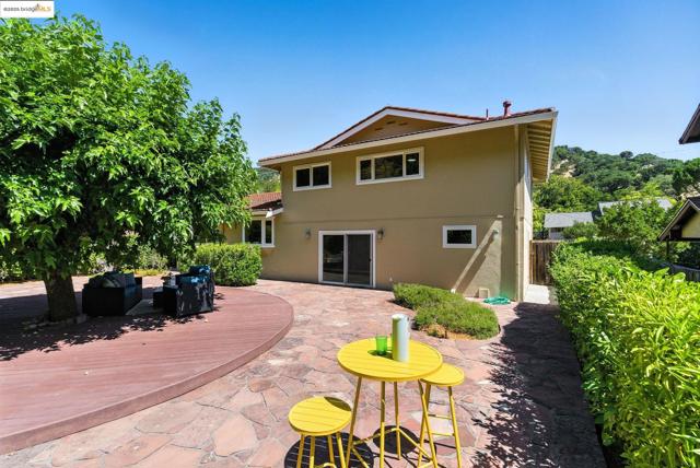 499 Blackstone Drive, San Rafael CA: https://media.crmls.org/mediaz/dee169ae-77fe-4516-9f56-f8eb3500a01f.jpg