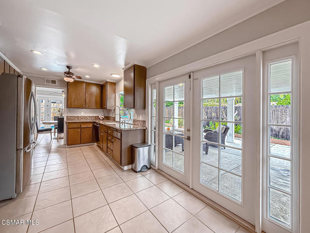 3307 Rainbow Creek Circle, Thousand Oaks CA: https://media.crmls.org/mediaz/dee1b191-75f8-4e2e-9b70-d8c2a2e98ef3.jpg